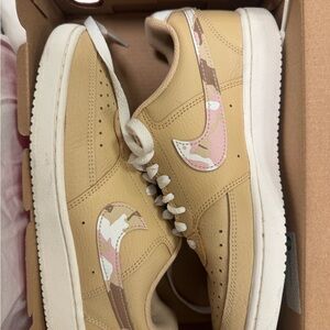 Nike Beige and Pink Women's Sneakers